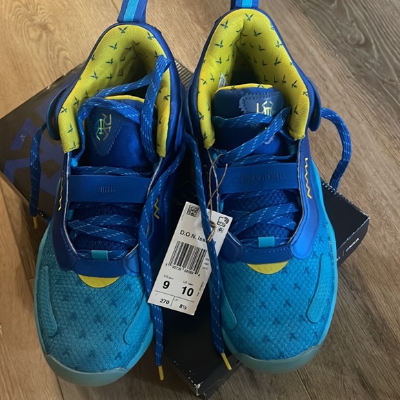 NEW in box Adidas D.O.N Issue 3 basketball shoes - Picture 3 of 4